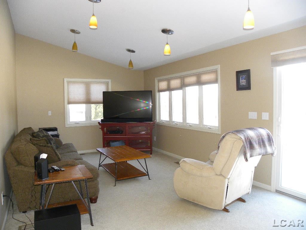 1340 Trenton Road Adrian, MI 49221 - Photo 10 of 28 31230120-9.JPG
