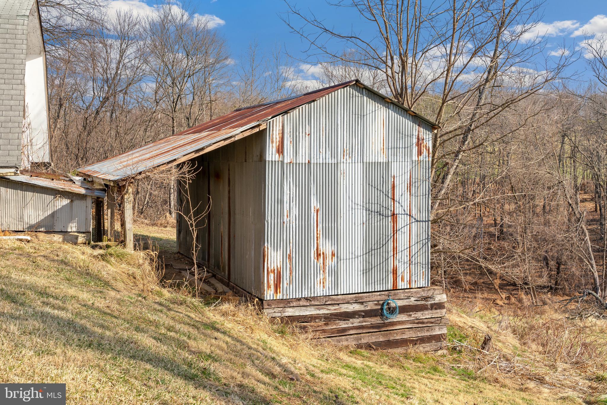 5209 Woodville Road Mount Airy, MD 21771 - Photo 59 of 90 a backyard of a house