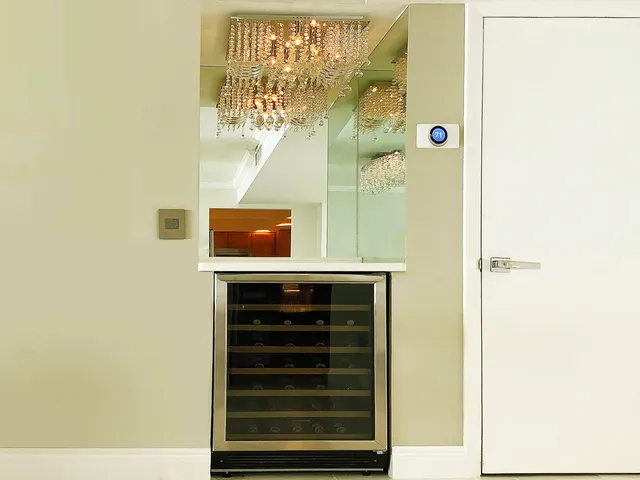 a picture of a bathroom