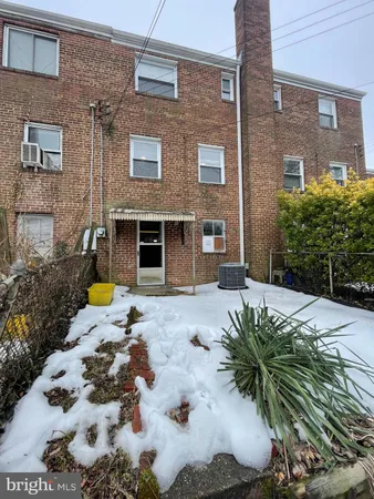 $2,495 | 122 East Rosemont Avenue, Alexandria, VA 22301