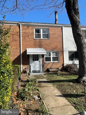 $2,495 | 122 East Rosemont Avenue, Alexandria, VA 22301