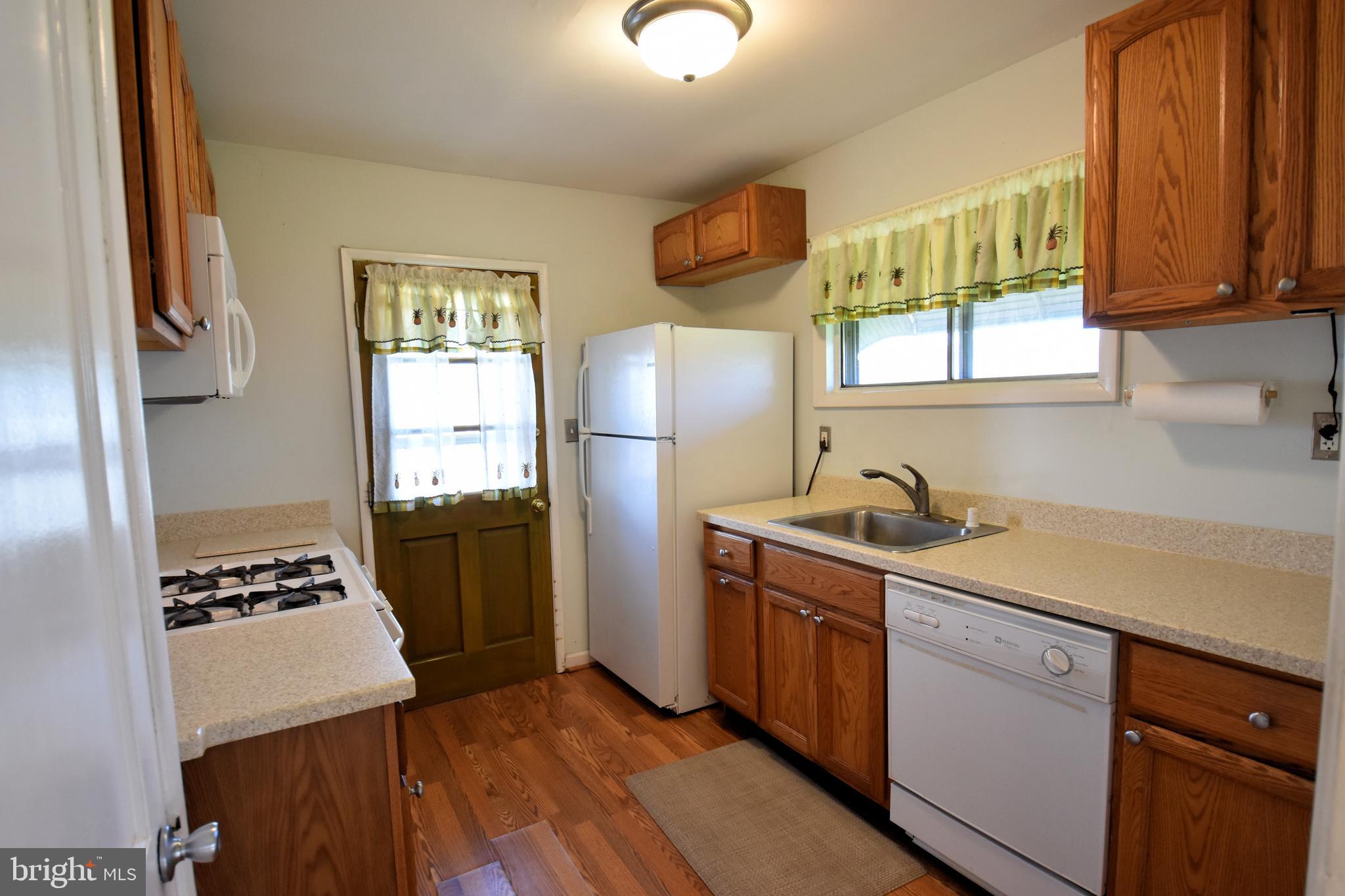 2421 Ellis Road Baltimore, MD 21234 - Photo 3 of 27 Kitchen w/corian counters & appliances included