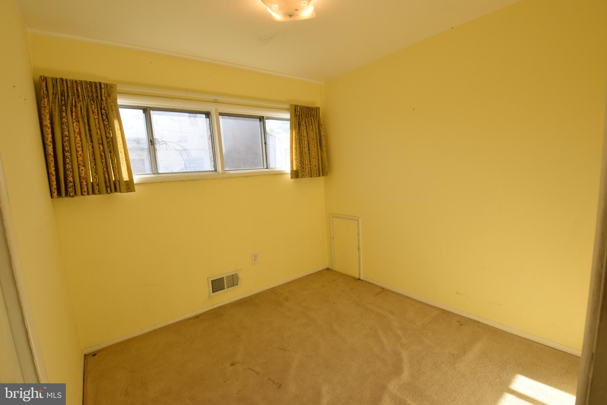 2421 Ellis Road Baltimore, MD 21234 - Photo 22 of 27 3rd Bedroom
