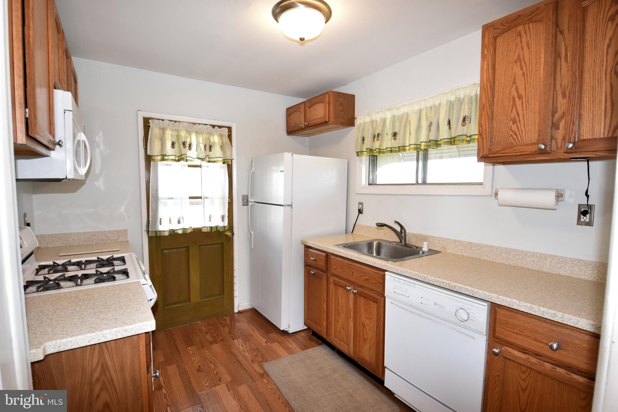 2421 Ellis Road Baltimore, MD 21234 - Photo 25 of 27 Kitchen with corian counters& appliances included