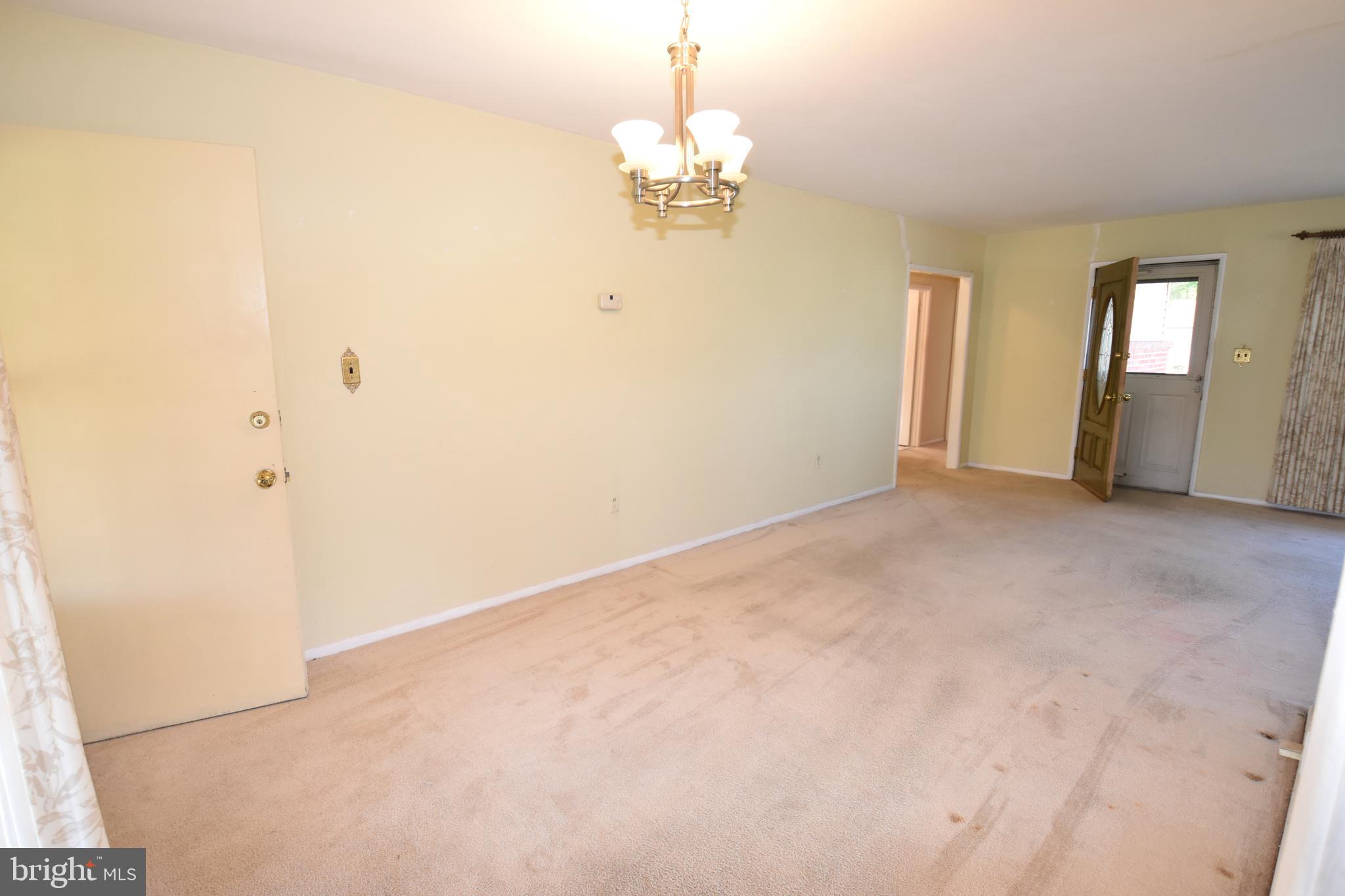 2421 Ellis Road Baltimore, MD 21234 - Photo 10 of 27 Dining room