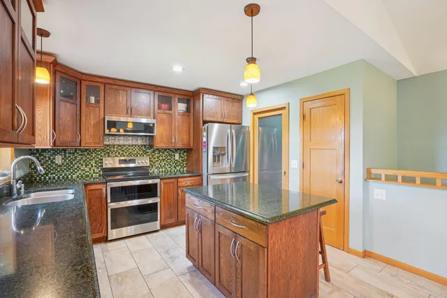 $535,000 | 501 Glacier Trail, Mount Horeb, WI 53572