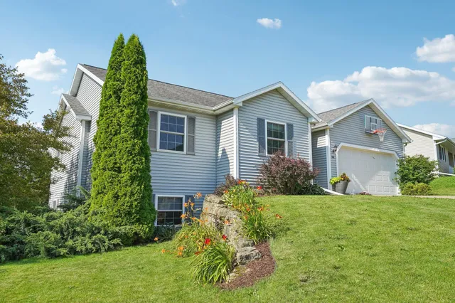 $535,000 | 501 Glacier Trail, Mount Horeb, WI 53572