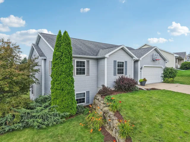 $535,000 | 501 Glacier Trail, Mount Horeb, WI 53572