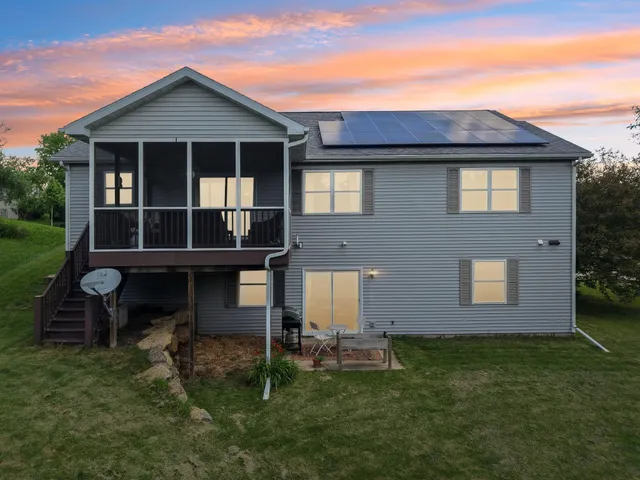 $535,000 | 501 Glacier Trail, Mount Horeb, WI 53572