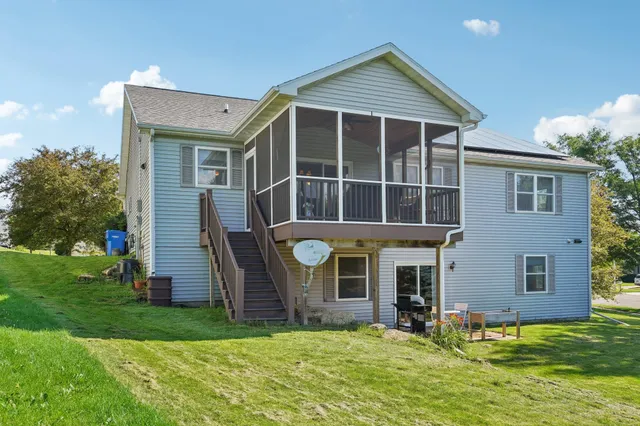 $535,000 | 501 Glacier Trail, Mount Horeb, WI 53572