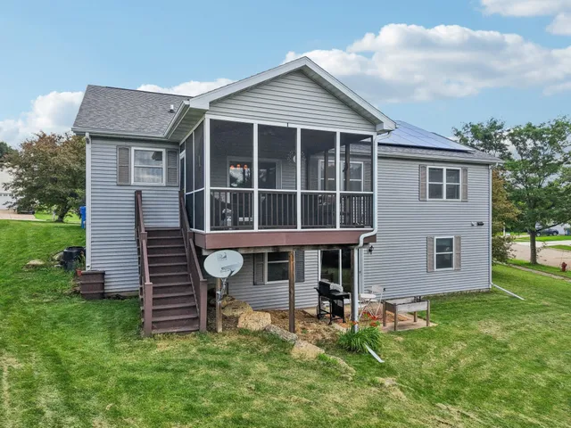 $535,000 | 501 Glacier Trail, Mount Horeb, WI 53572