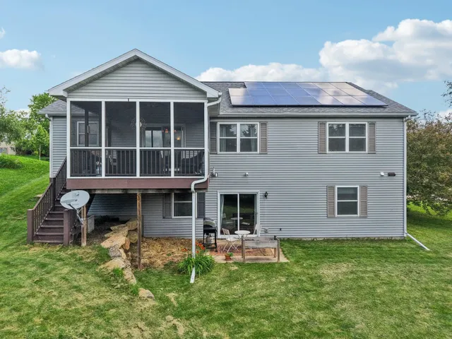 $535,000 | 501 Glacier Trail, Mount Horeb, WI 53572