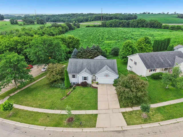 $535,000 | 501 Glacier Trail, Mount Horeb, WI 53572