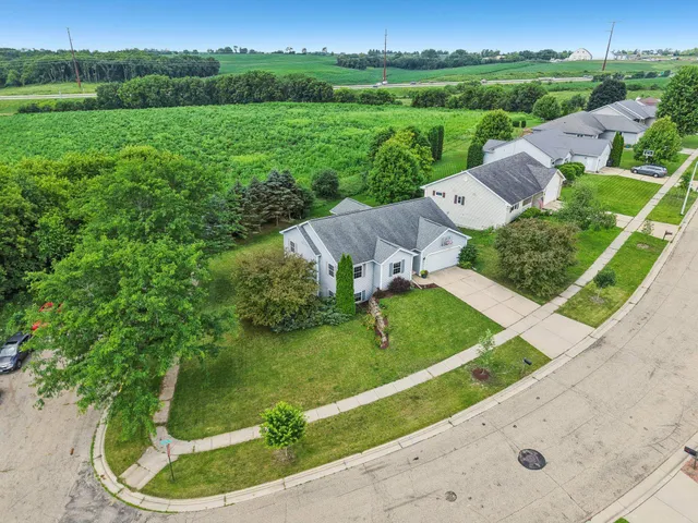 $535,000 | 501 Glacier Trail, Mount Horeb, WI 53572