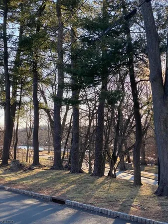 $2,250 | 19 Lakeview Place, Unit 2, Verona, NJ 07044