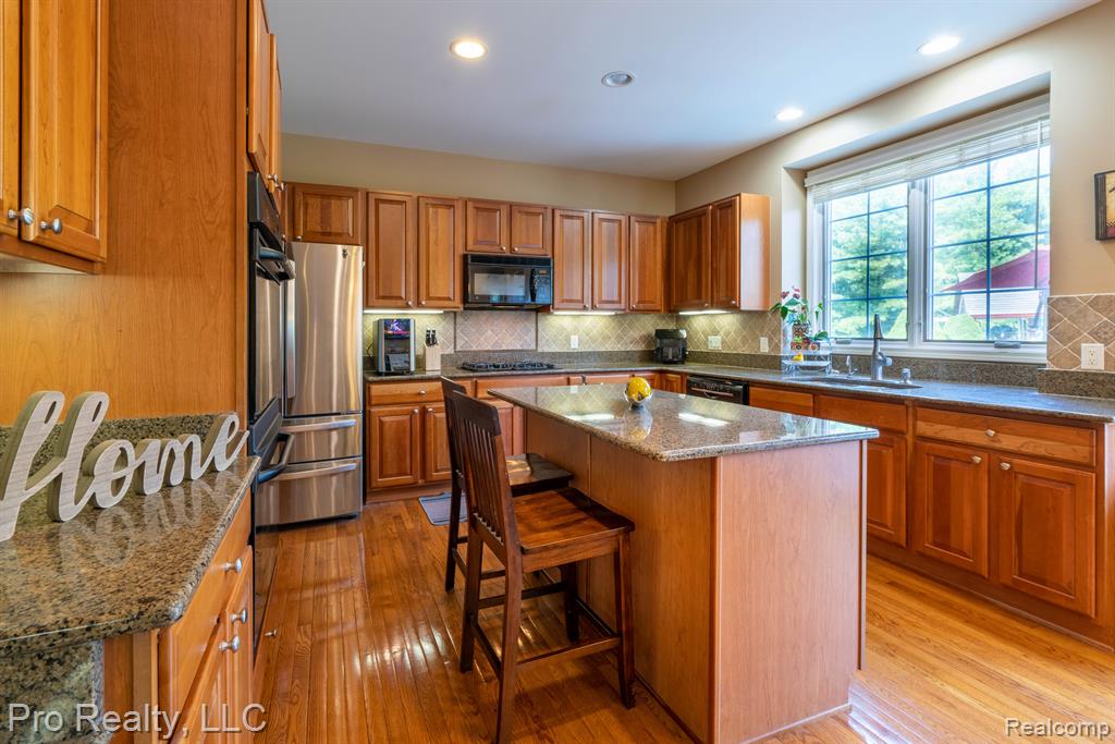 607 Bliss Drive Rochester Hills, MI 48307 - Photo 8 of 40