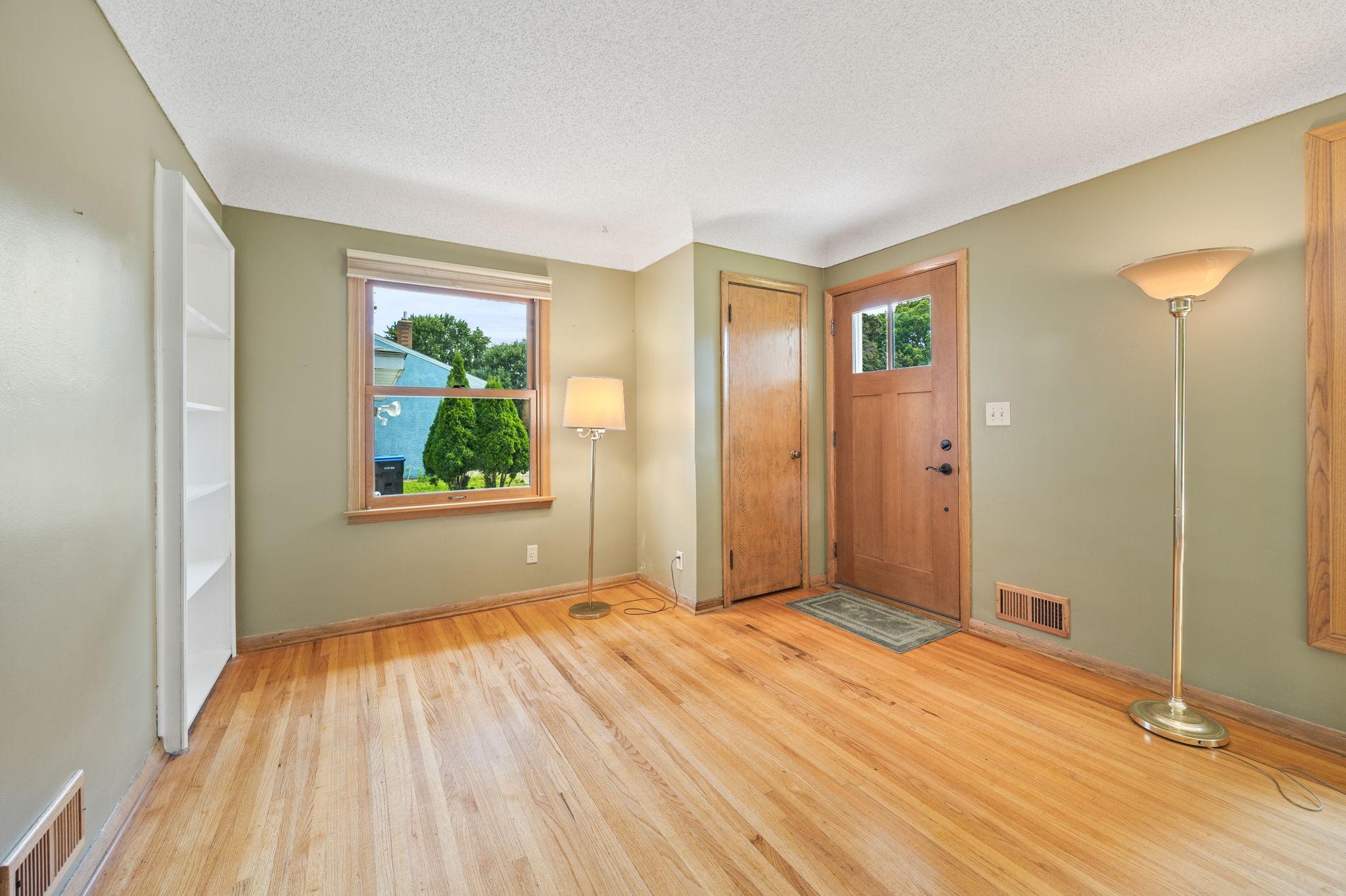 1423 Rambler Road Roseville, MN 55113 - Photo 10 of 26 Gallery Image 10