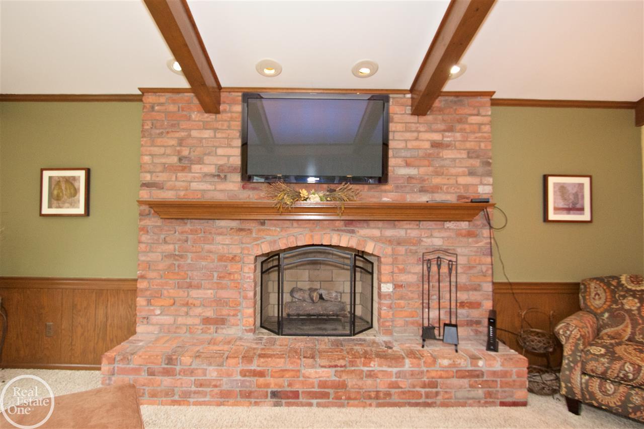 974 North Renaud Road Grosse Pointe, MI 48236 - Photo 18 of 50 31340709-17.JPG