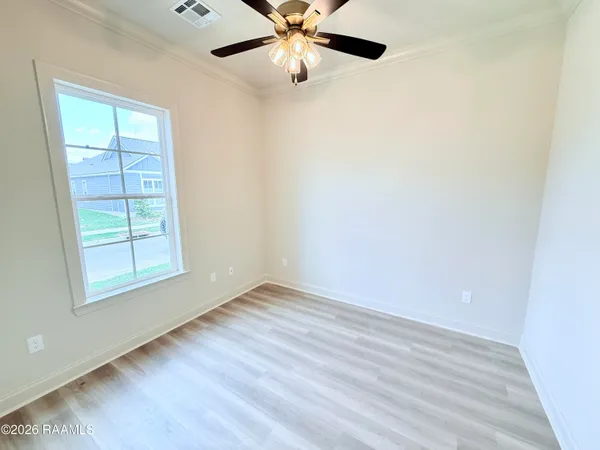 $339,900 | 122 Oak Village Drive, Scott, LA 70583