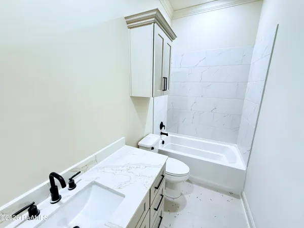 $339,900 | 122 Oak Village Drive, Scott, LA 70583