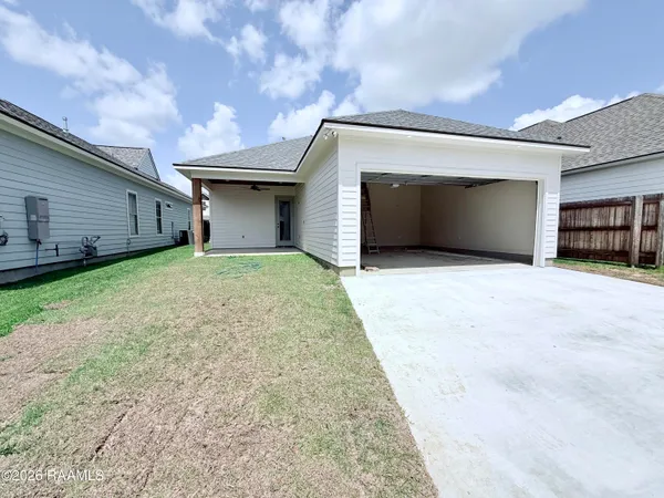 $339,900 | 122 Oak Village Drive, Scott, LA 70583