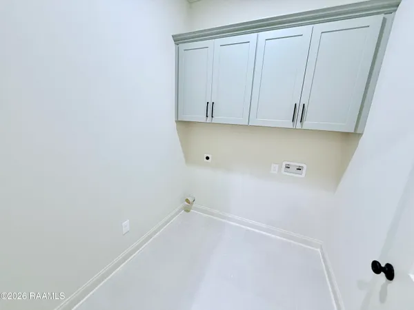 $339,900 | 122 Oak Village Drive, Scott, LA 70583