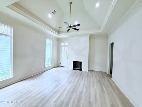 $339,900 | 122 Oak Village Drive, Scott, LA 70583