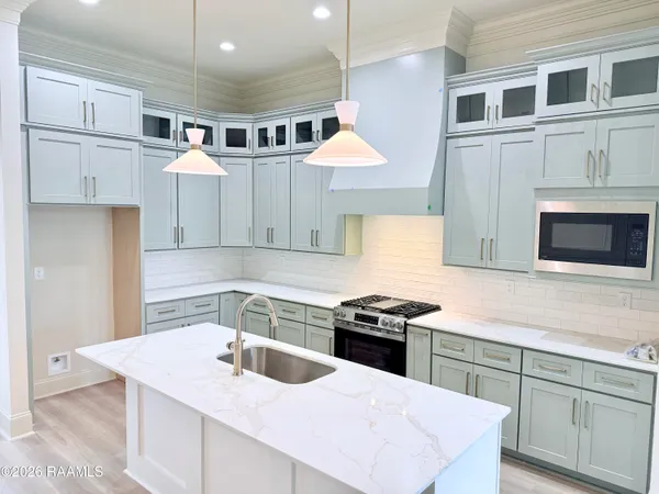 $339,900 | 122 Oak Village Drive, Scott, LA 70583