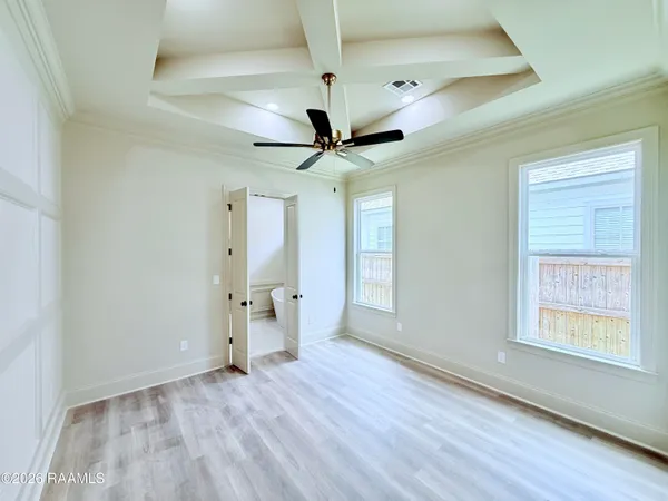 $339,900 | 122 Oak Village Drive, Scott, LA 70583