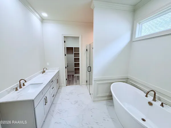 $339,900 | 122 Oak Village Drive, Scott, LA 70583