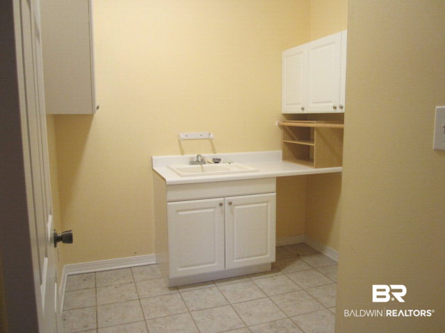 8500 Forest Drive Foley, AL 36535 - Photo 15 of 15 Laundry Room