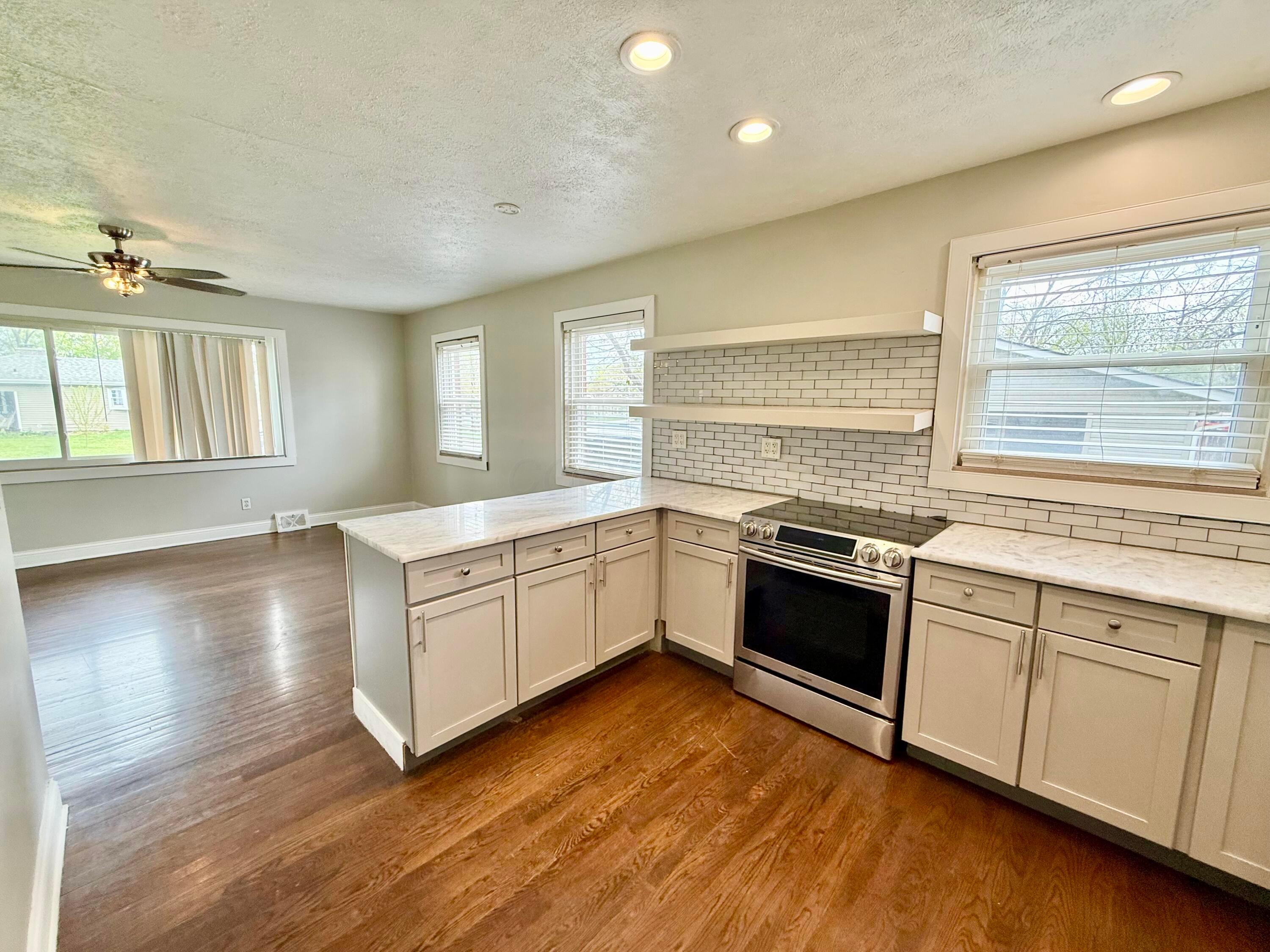 305 Danhurst Road Columbus, OH 43228 - Photo 14 of 39