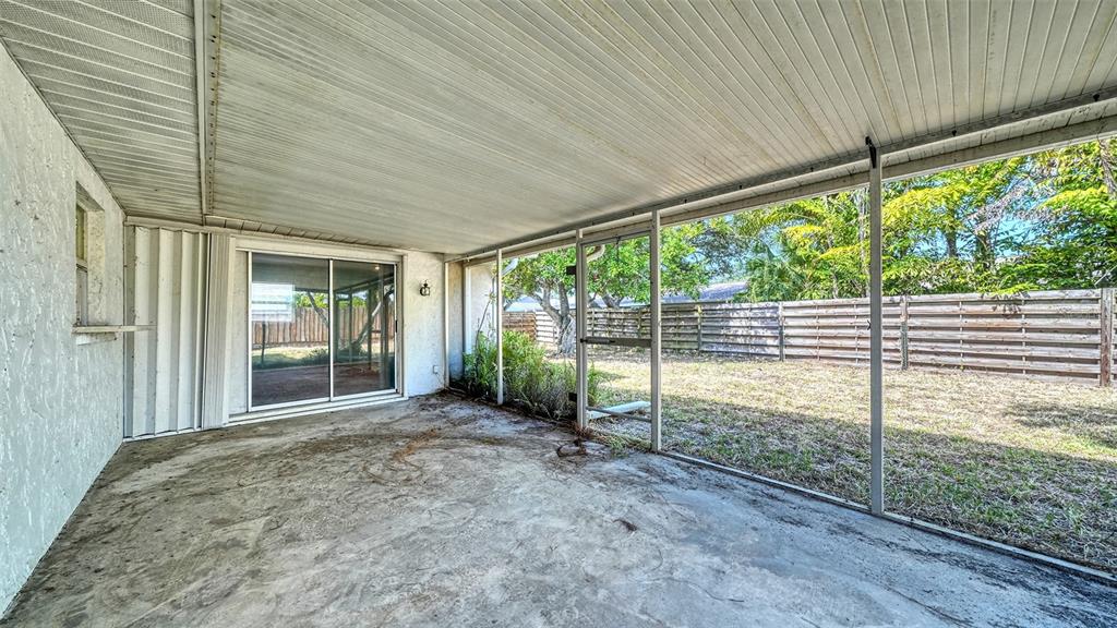 1546 Georgetowne Lane Sarasota, FL 34232 - Photo 18 of 36