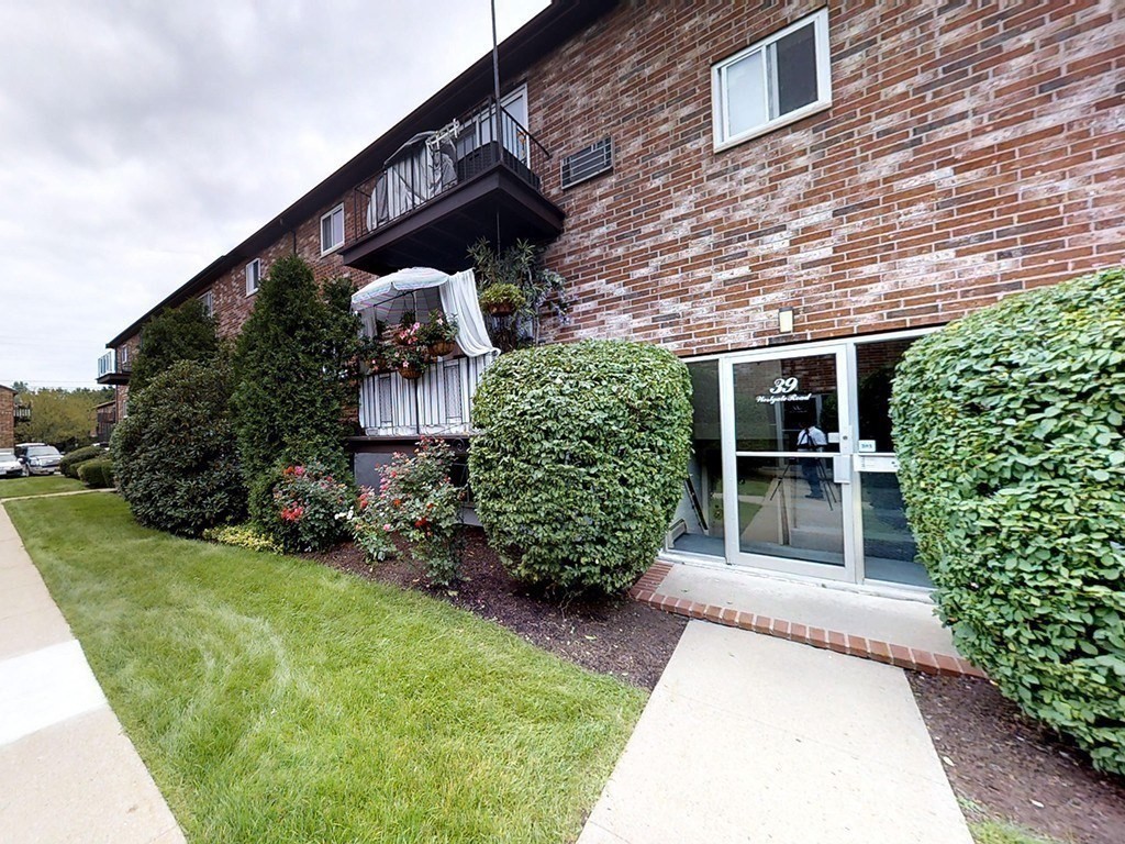 39 Westgate Road, Unit 4 Boston, MA 02467 - Photo 6 of 7