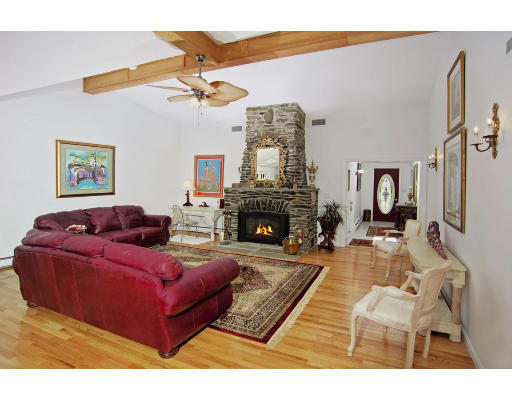 182 Killdeer Road Webster, MA 01570 - Photo 4 of 14 Gallery Image 4