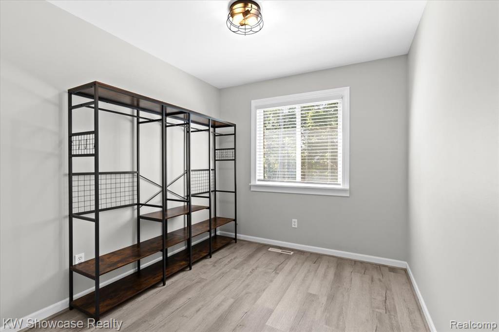 4125 Cass Elizabeth Road Waterford, MI 48328 - Photo 15 of 27 Gallery Image 15