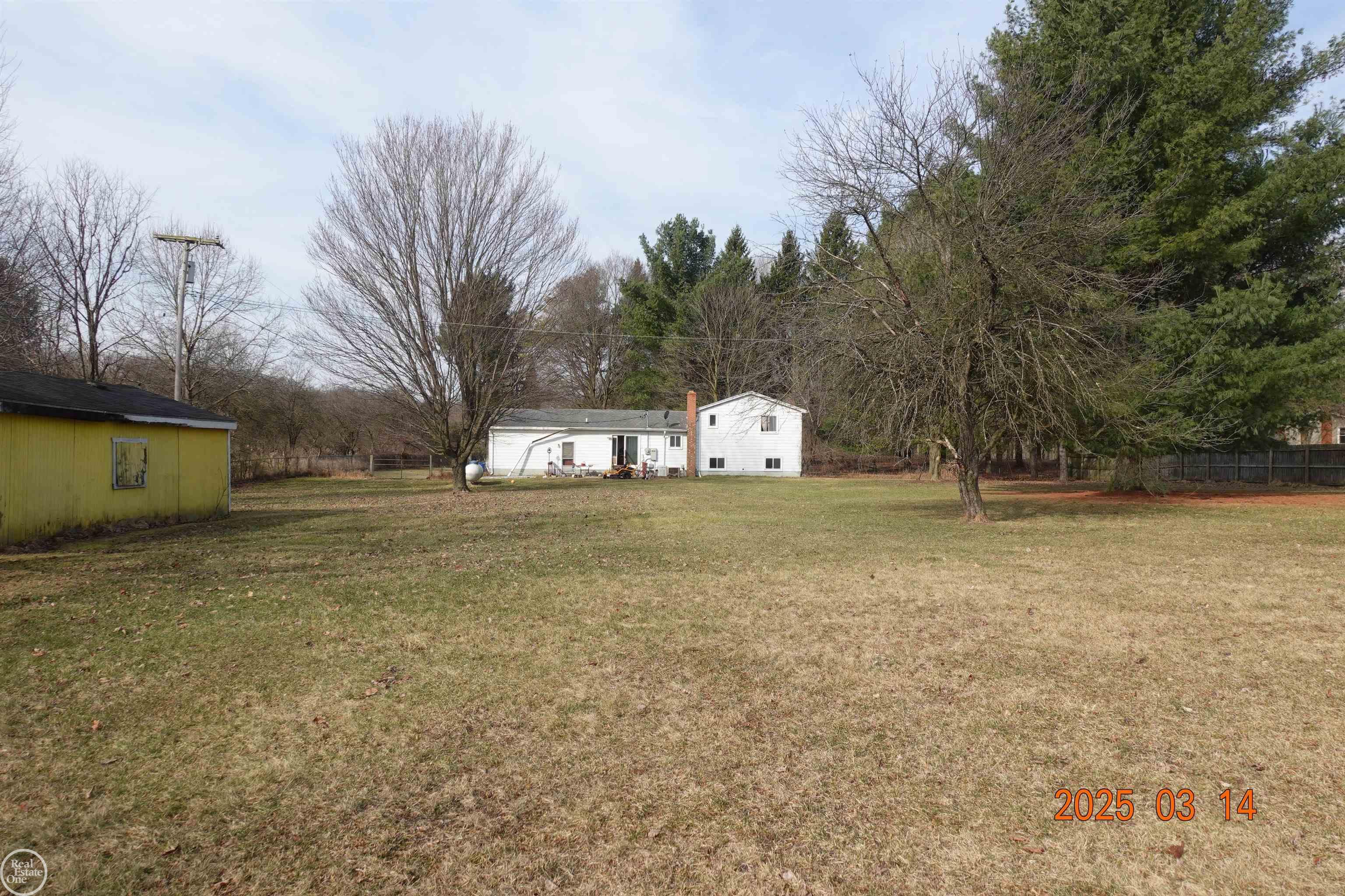 7125 Cedar Lake Road Pinckney, MI 48169 - Photo 4 of 28 50168867-562ec468-5690-42aa-a4d5-d4df35e3f5a1.JPG