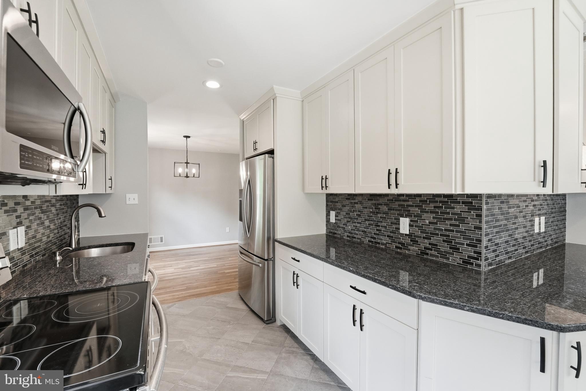7410 Roxbury Avenue Manassas, VA 20109 - Photo 4 of 53