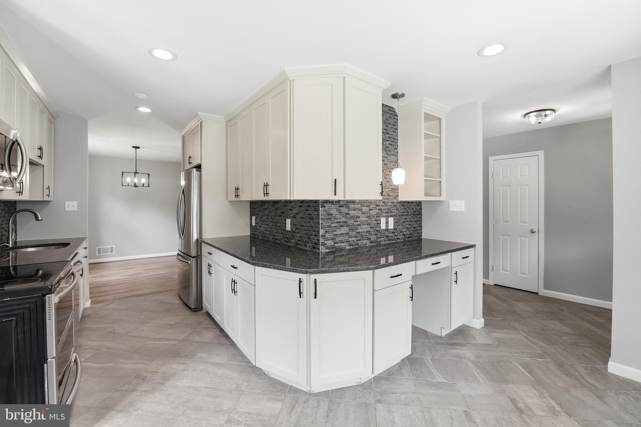 7410 Roxbury Avenue Manassas, VA 20109 - Photo 5 of 53