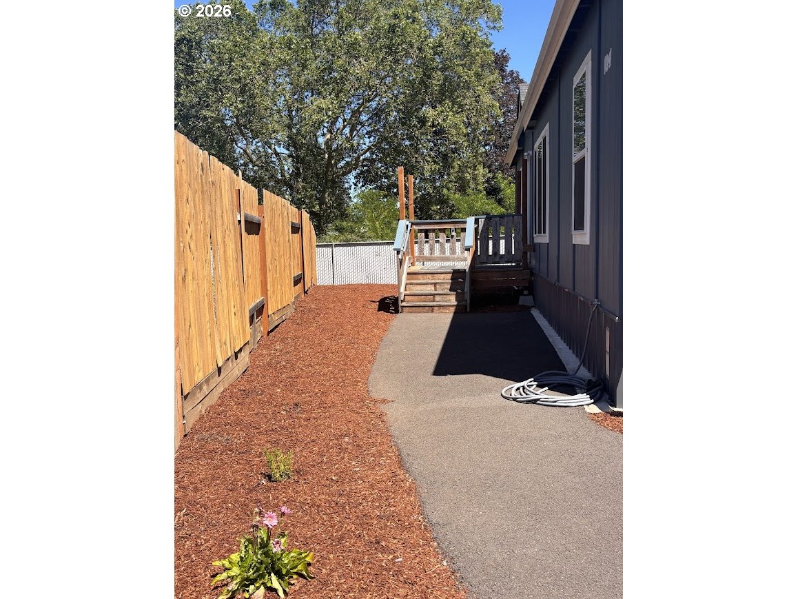 104 River Loop 1 Eugene, OR 97404 - Photo 4 of 32