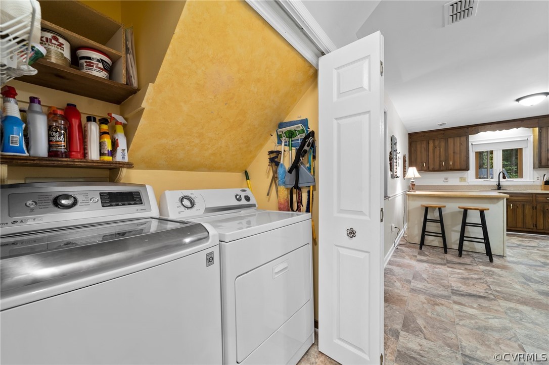 6810 Full Rack Circle Midlothian, VA 23112 - Photo 20 of 31 a view of washer and dryer with kitchen view