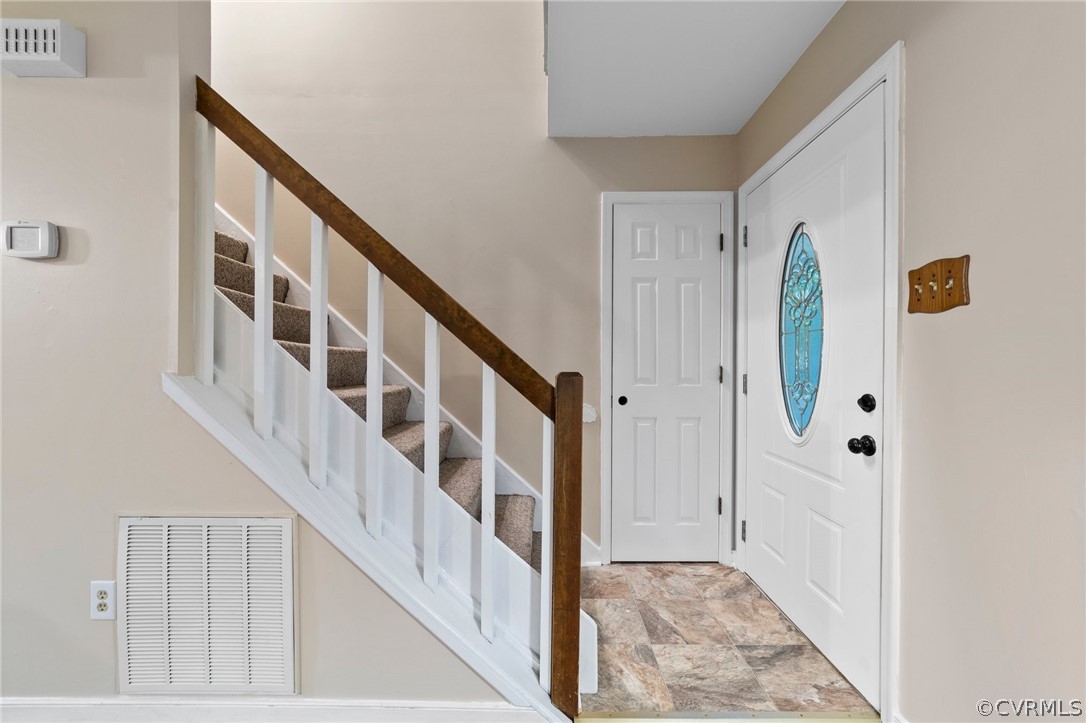 6810 Full Rack Circle Midlothian, VA 23112 - Photo 31 of 31 a view of a hallway with windows and entryway