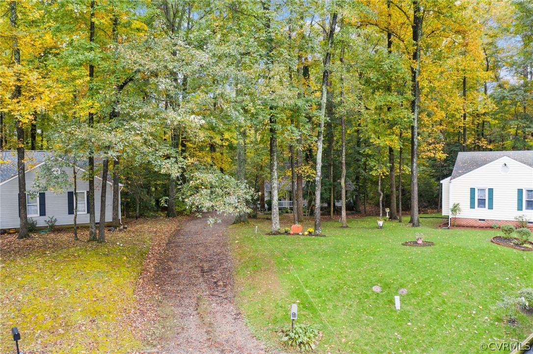 6810 Full Rack Circle Midlothian, VA 23112 - Photo 5 of 31 a view of a backyard with a small cabin