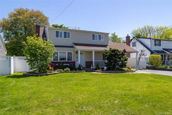 $659,000 | 31 Jean Drive, North Babylon, NY 11703