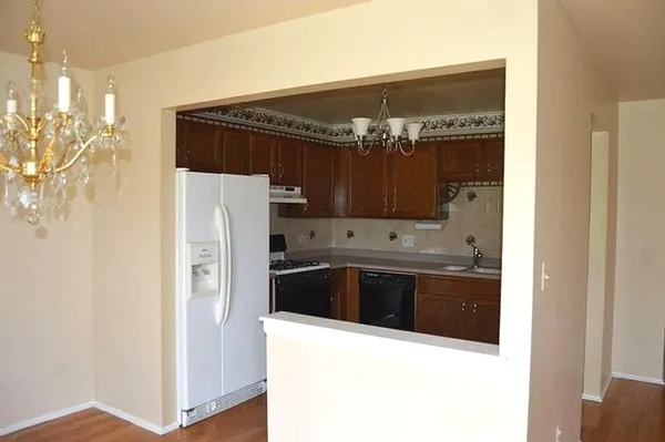 $1,900 | 877 Cross Creek Drive North, Unit B1, Roselle, IL 60172