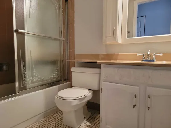 $1,900 | 877 Cross Creek Drive North, Unit B1, Roselle, IL 60172