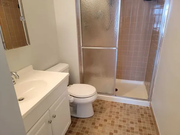 $1,900 | 877 Cross Creek Drive North, Unit B1, Roselle, IL 60172