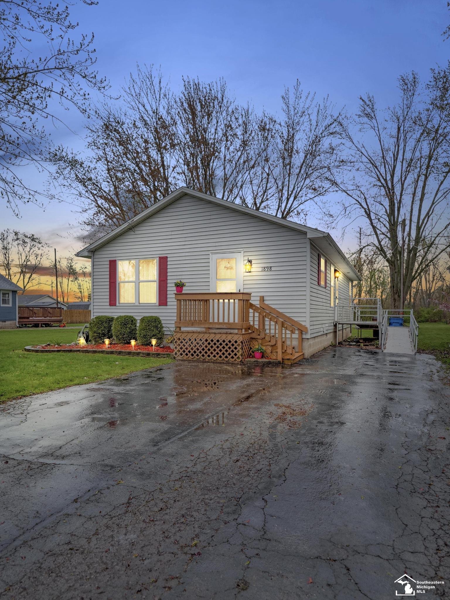 1898 Spaulding Road Monroe, MI 48162 - Photo 7 of 31 50144060-3f725553-b00f-4a06-8bb5-a79c124742eb.JPG