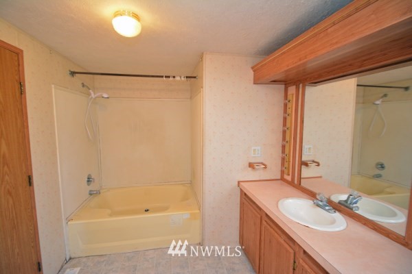 8330 178th Avenue Southwest Rochester, WA 98579 - Photo 9 of 13