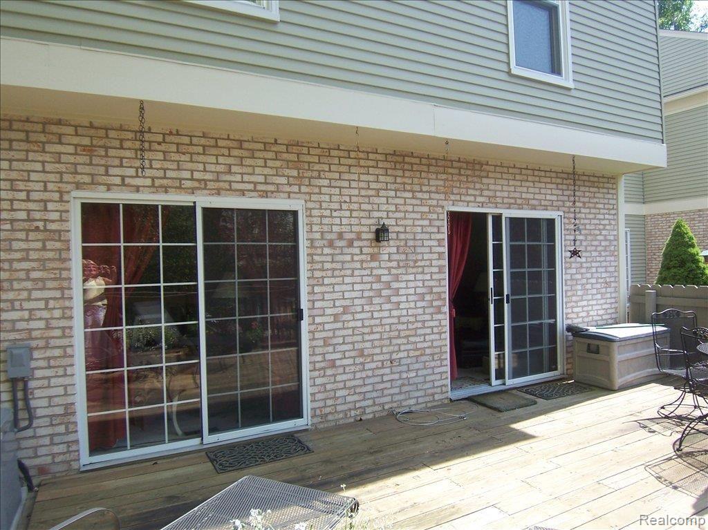 1457 Lantern Lane, Unit 89 Rochester, MI 48306 - Photo 4 of 20 2 Doorwalls
